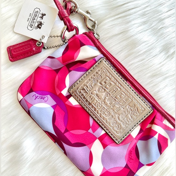 COACH POPPY WRISTLET - Picture 15 of 16